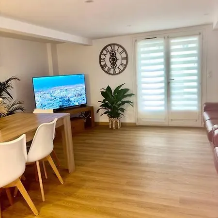 Maison Chaleureuse Proche Paris بيت للعطل *