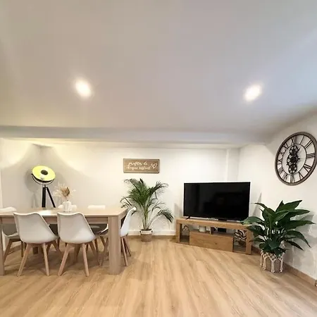 Maison Chaleureuse Proche Paris بيت للعطل *